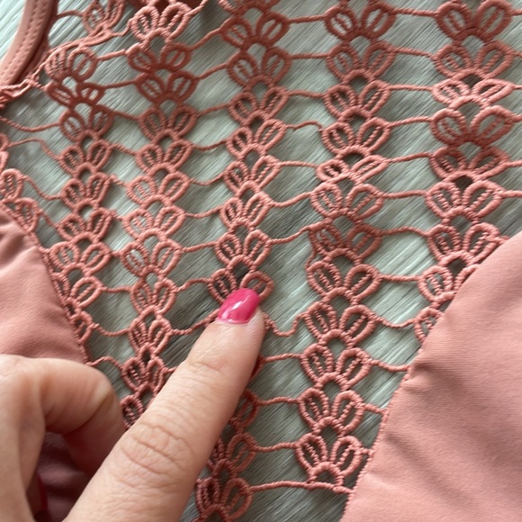 Beautiful shell swimsuit top Small - Picture 5 of 5